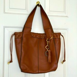 Vince Camuto 100% Suni leather shoulder bag. EUC